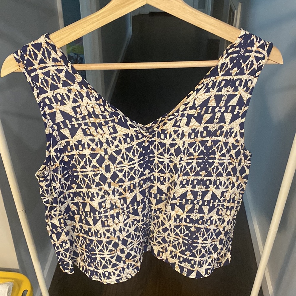 Aztec print Top - Picture 2 of 3